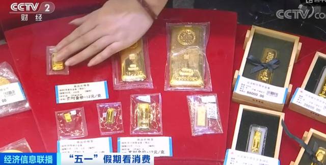 金饰每克大涨100元金条也大卖 “中国大妈”纷纷出手