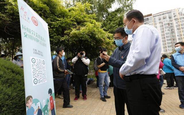  5月4日，海淀启动“垃圾分类青年先行”志愿服务活动。海淀区供图