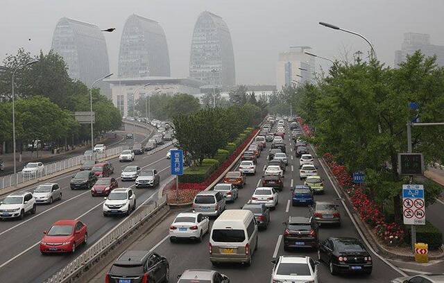 五一后首个工作日 北京早高峰现严重拥堵 组图