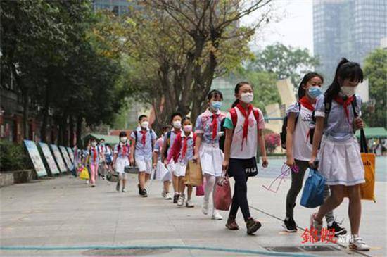 开心到模糊！截至今日，成都中小学生全部返校复课