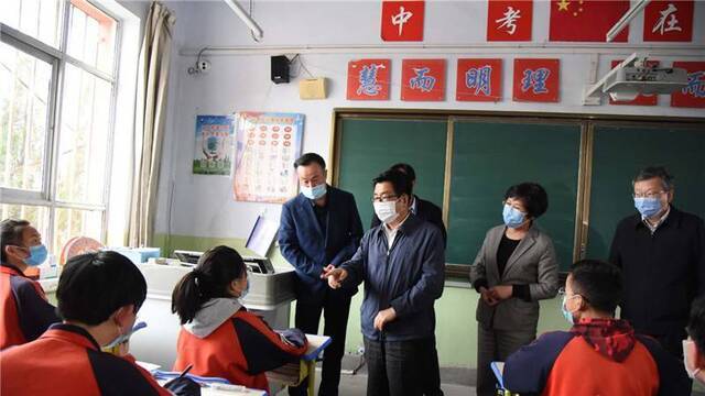 林铎在靖远县调研复学复课和常态化疫情防控等工作