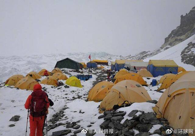 珠峰测量登山队员抵达6500米营地