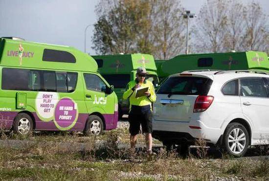 新西兰窃贼光天化日开走近百辆汽车，受害者：厚颜无耻