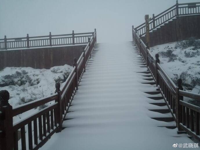 秦岭太白山、平凉崆峒山……多地今天下雪，南方网友：在？借点雪降降温