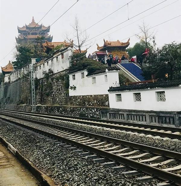 中国铁建完成武汉首例地铁掘进数码爆破