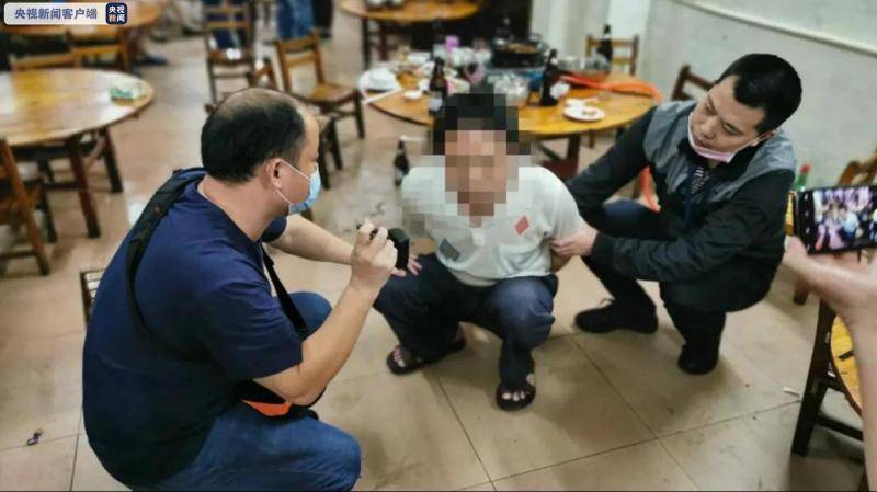 △曾某被抓获现场图片来源：桂林警方