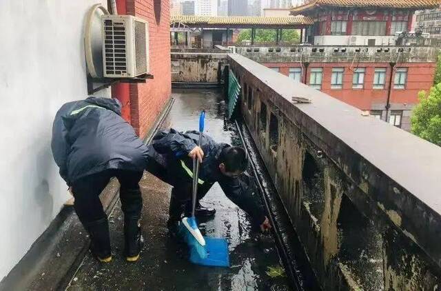 未雨绸缪，同心战汛，复旦大学时刻准备着