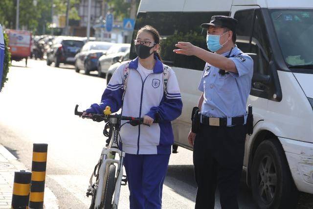 北京初三学生复课，首师附中严格要求学生不扎堆、不聚集