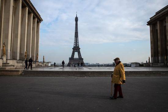 解封首日的巴黎街头（AFP）