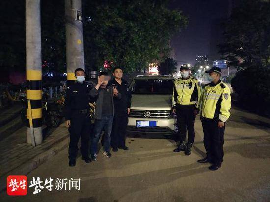 醉驾司机王某竟然当着民警面对着镜头比起“V”手势。