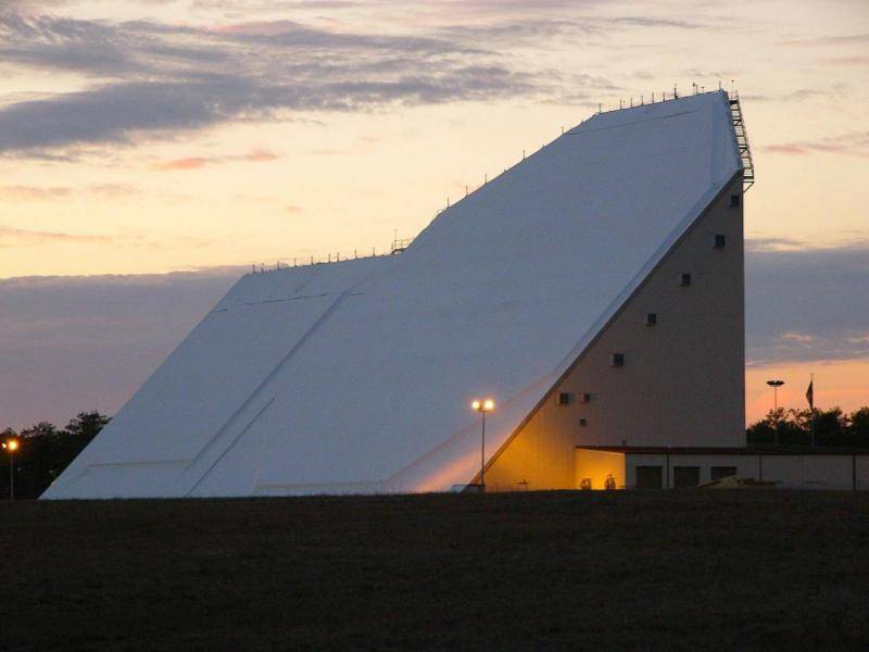 彼得森空军基地中第21太空联队的雷达设施图片来源：美国空军