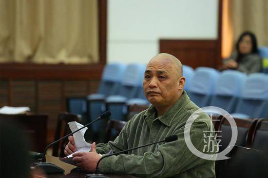 ▲2015年3月24日，王华在鹤壁市中院受审。图片来源/鹤壁中院