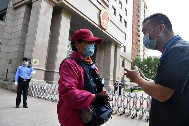 北京法院恢复现场立案、诉讼服务首日探访 组图