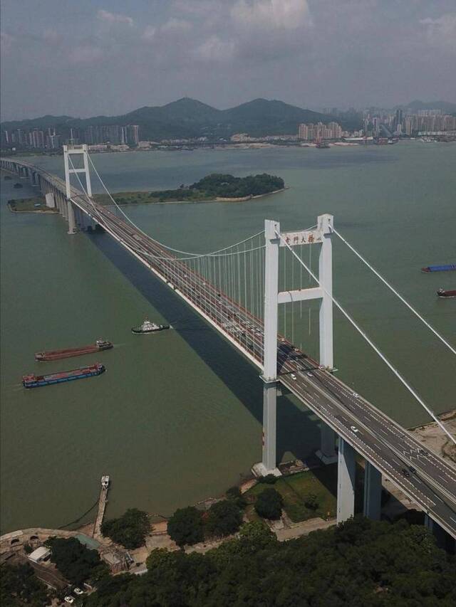 记者体验虎门大桥恢复交通 专家：刮台风不会受影响