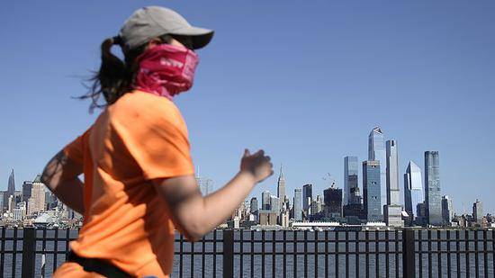 美国民众担忧会将病毒带回家。（图源：Getty Images）