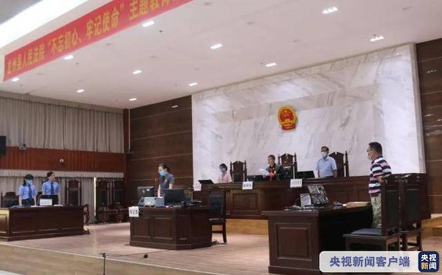 大巴车运送23名非法入境人员 乘务长被判刑两年半