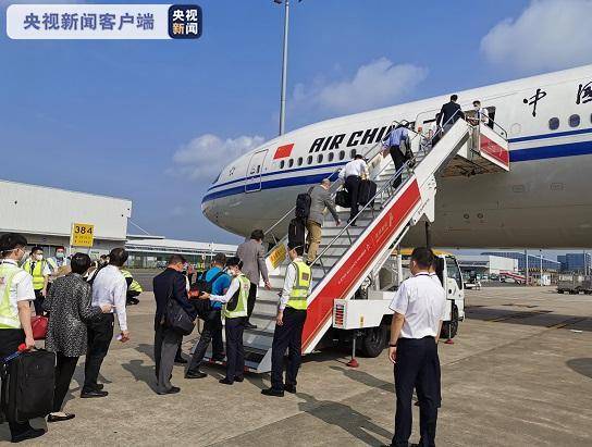 香港特区全国人大代表与政协委员今早启程赴京