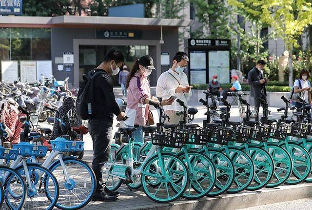 今起早晚高峰可免费骑半小时共享单车 组图