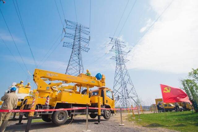 贯彻落实降低用电成本政策！至年底南京供电预计减少客户电费约8.3亿元