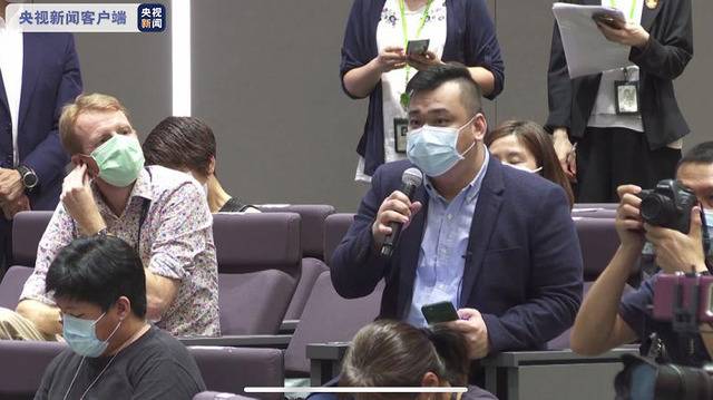 △总台驻香港记者周伟琪向行政长官提问