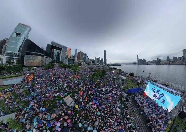 △香港社会各界举行“反暴力、救香港”大集会