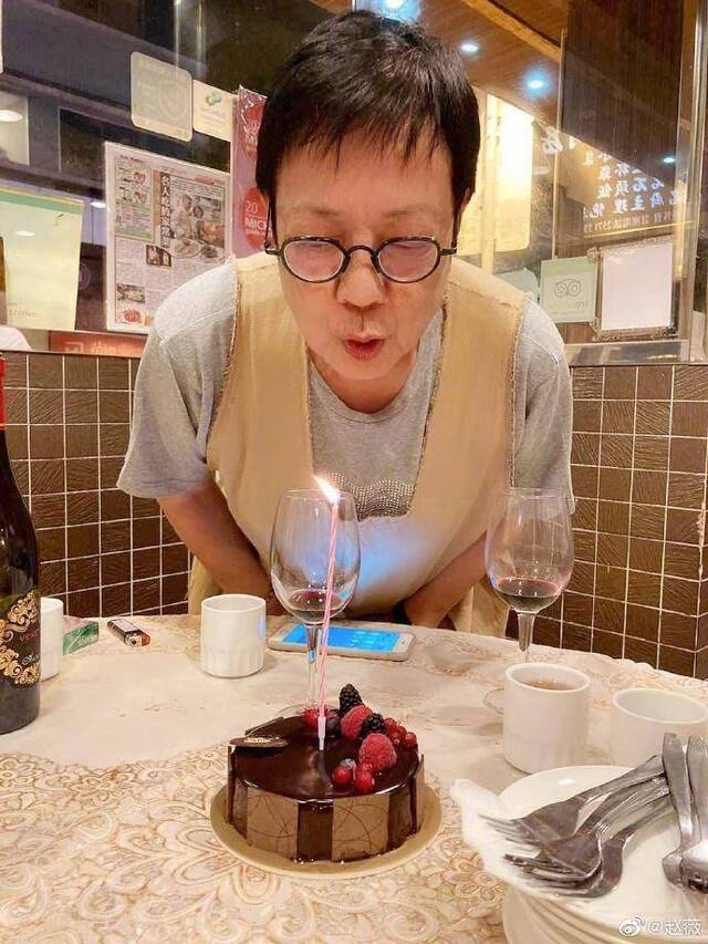 赵薇为许鞍华送73岁生日祝福 网友催两人再合作