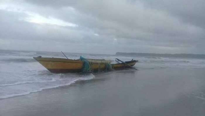 印尼马鲁古一艘快艇倾覆6人死亡3人失踪