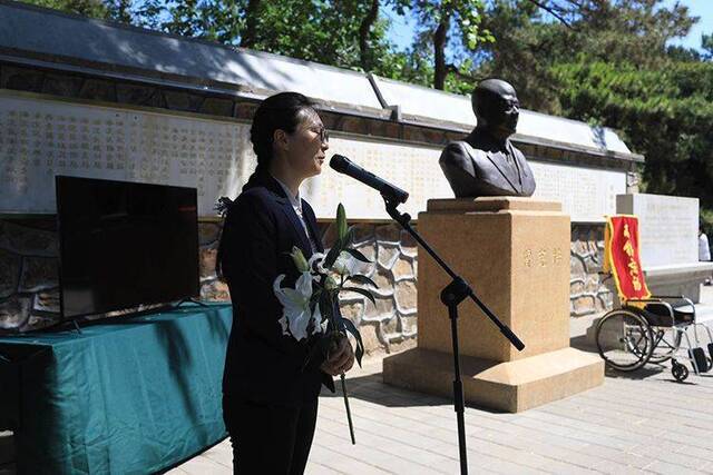 圆明园设立曾宪梓纪念日 其雕像作为爱国主义教育点位