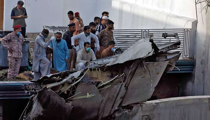 巴基斯坦客机失事初步调查疑问重重 完整报告将在三个月内公布