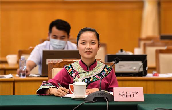 余维祥、杨昌芹代表:保护传统村落,留住乡情乡思