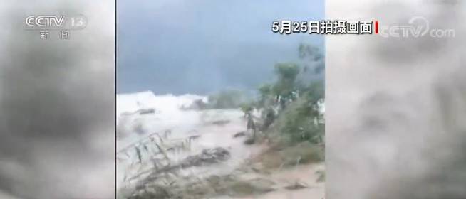 云南贡山：强降雨致多处山体塌方 道路中断