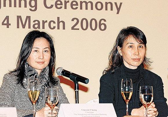 何超琼（左）和何超凤。图片来源：视觉中国