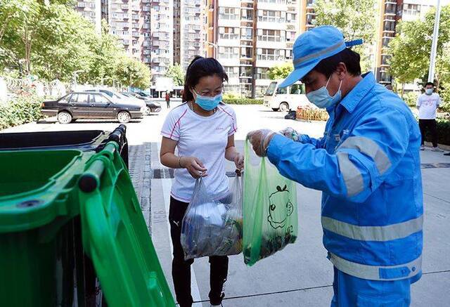 垃圾袋印门牌号、投垃圾定时定点，房山区垃圾分类有新招