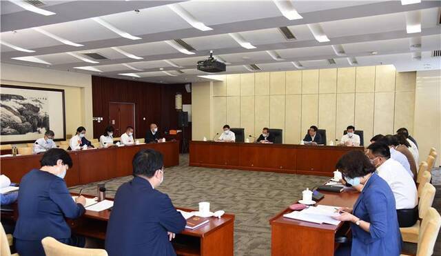 甘肃代表团分组审议全国人大常委会工作报告