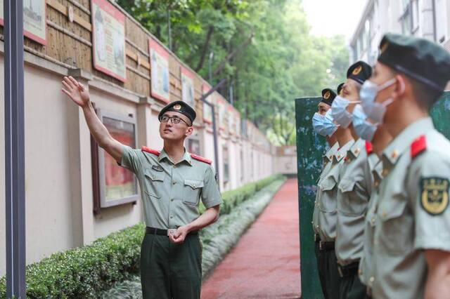 今天，上海解放71周年，一起来看人民广场升旗仪式