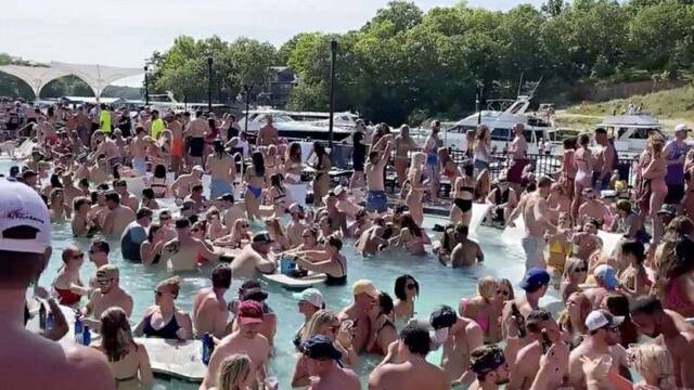 美国密苏里州州长批评假日人群聚集：人们做出了糟糕的决定