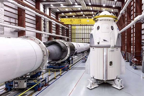 SpaceX的“龙”即将起飞 载人航天新时代能否开启？