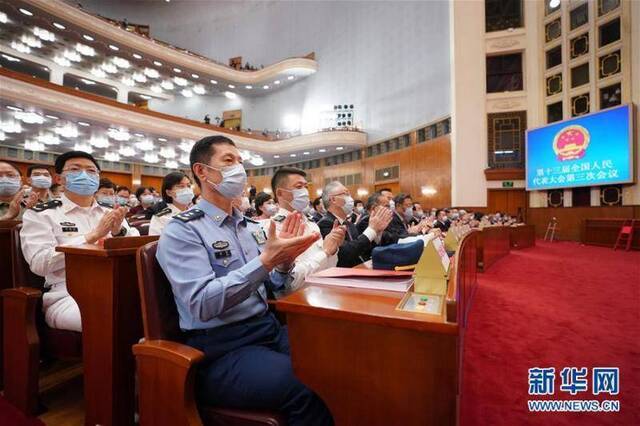 十三届全国人大三次会议举行闭幕会