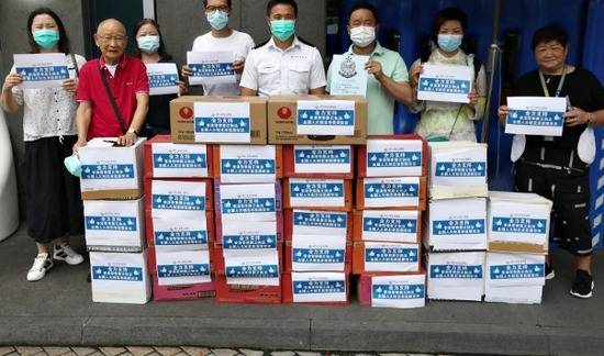 市民团体向香港警察赠送物资 支持警方严正执法