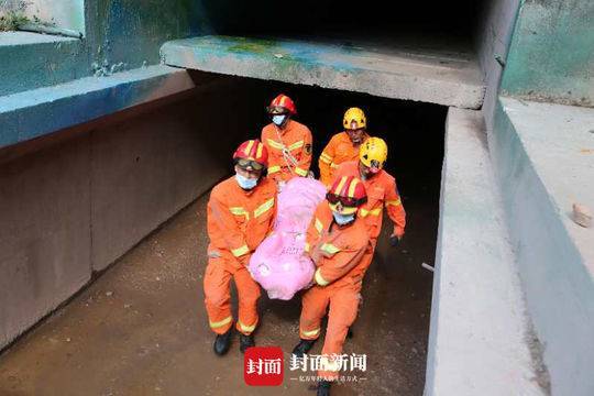 云南水电站疑似爆炸：泄洪洞内抬出3人 其中2人遇难