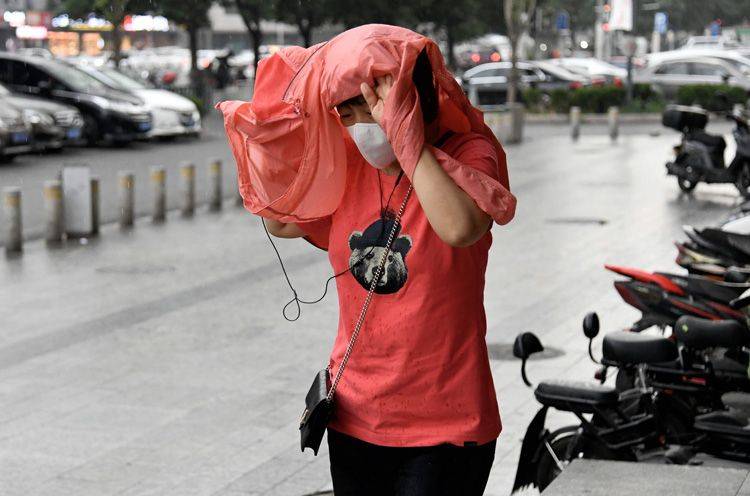 周末遇雷阵雨 市民请注意“黄色预警” 组图