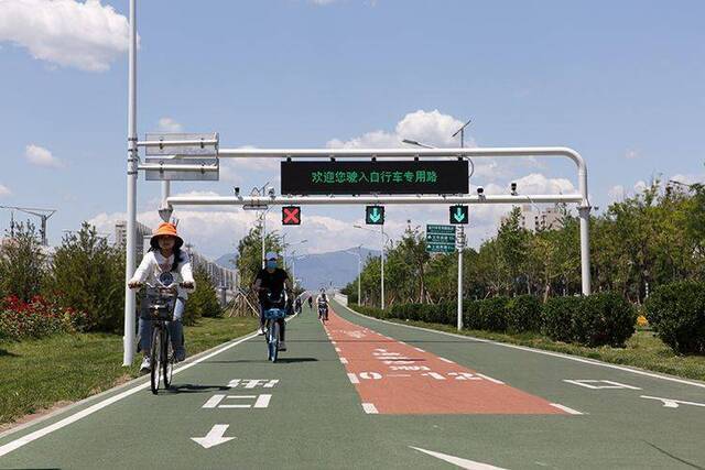 自行车专用路启用一年 总骑行量突破140万次 组图