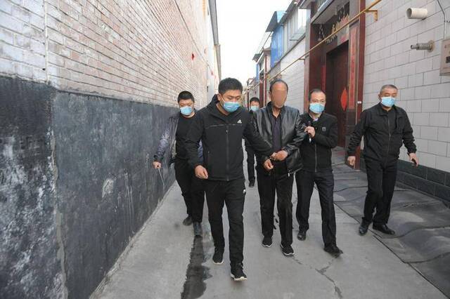 4月21日，犯罪嫌疑人王某山被襄垣县公安局抓获。图片/长治市公安局