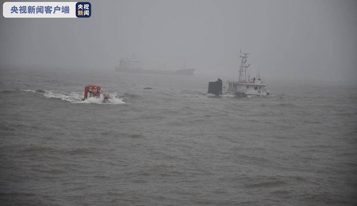 宁波象山海域货船搁浅 13名船员获救1人失踪