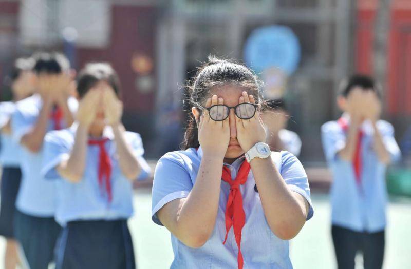 北京40万中小学生今日开学，第一课了解情绪、恢复视力