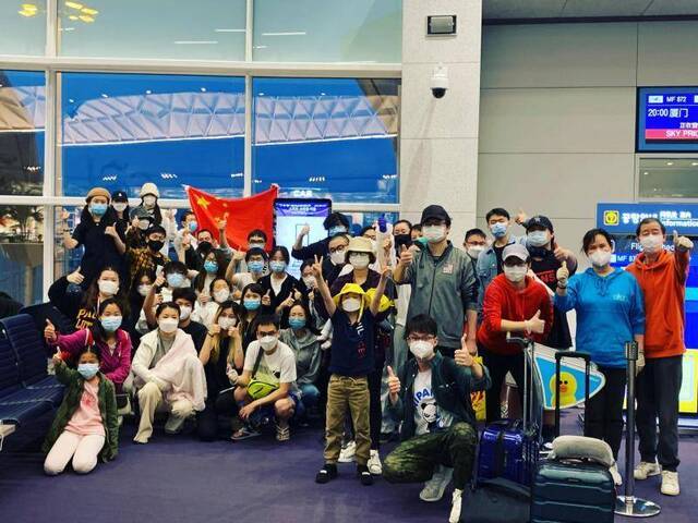 厦航一航班在韩主动延误7小时，接回96名中国旅客