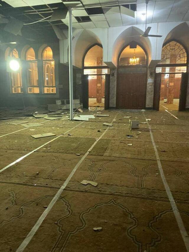 △喀布尔市中心一清真寺发生爆炸图片来自黎明新闻网