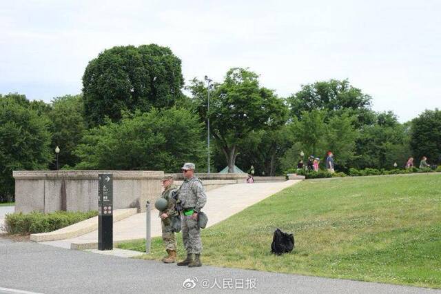 白宫周围数个街区被军队警察封锁 华盛顿等8个城市将继续宵禁