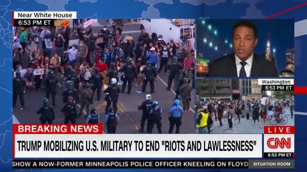 白宫外，警察与示威民众对峙。图片来源：CNN截图