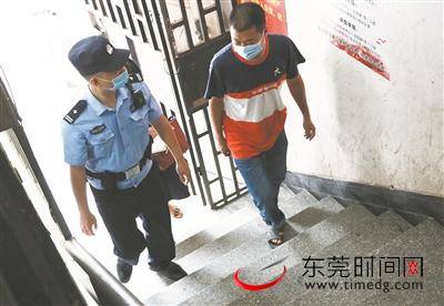 东莞健全完善社区警务运行机制丨辖区民警巡查勤 治安隐患无处遁